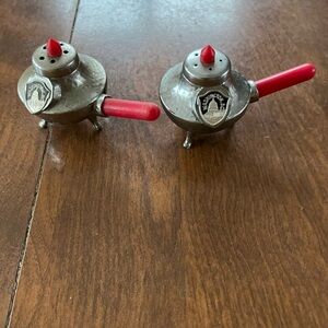 Vintage Washington, DC salt and pepper shakers.